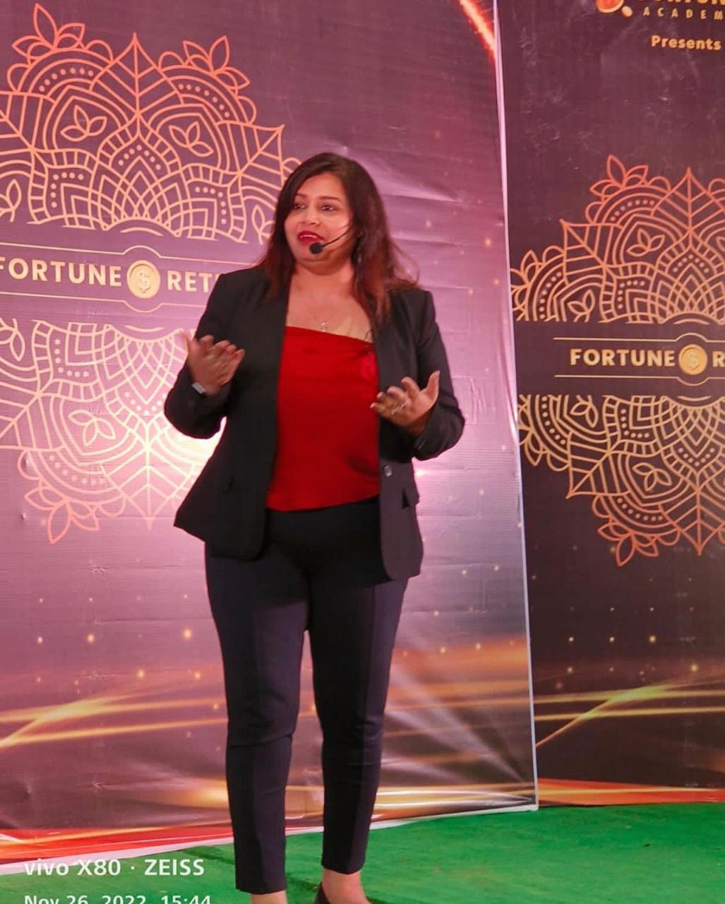 Dhriti speaking on stage at a Fortune Retreat